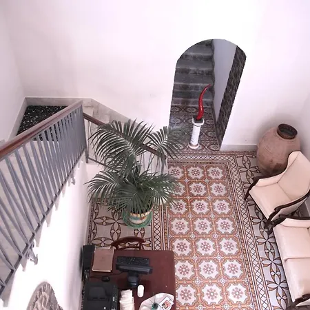 Palazzo Caracciolo Del Sole 2*