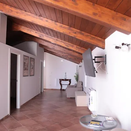 Bed & Breakfast Palazzo Caracciolo Del Sole 2*