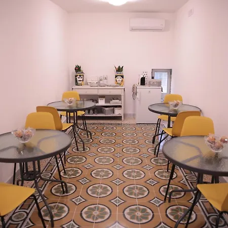 Palazzo Caracciolo Del Sole Frühstückspension 4*