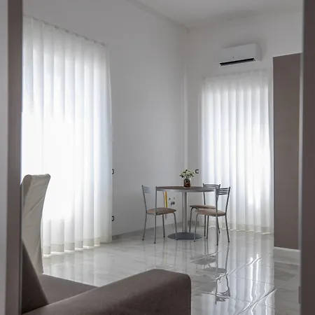 Palazzo Caracciolo Del Sole 4*